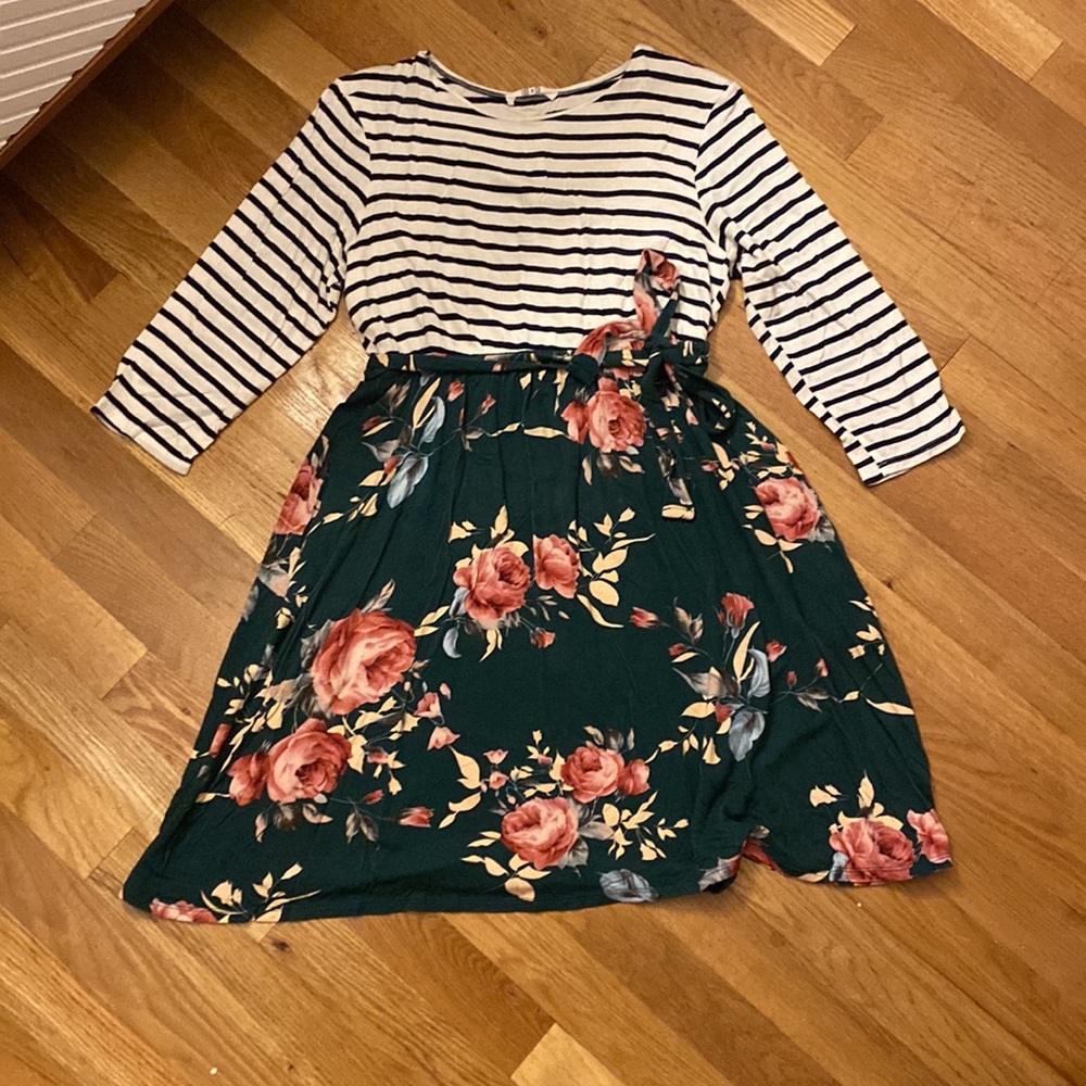 ๐Lux & Co Patterned Dress ๐ - Picture 2 of 7